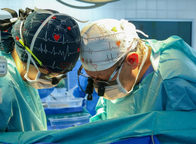 a-ceremonial-donor-in-abu-dhabi-saves-a-saudi-child
