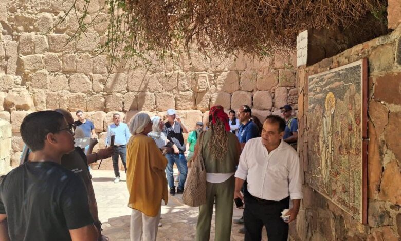 12-arab-artists-at-the-dahab-i-to-draw